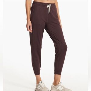 Vuori Performance Jogger Mahogany Print Size small